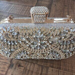 Striking Gold, Crystals and Glittered Clutch for all your princess dreams!